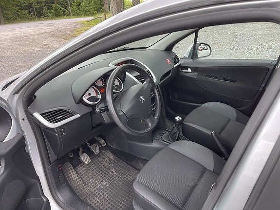 Peugeot 207 10 of 17