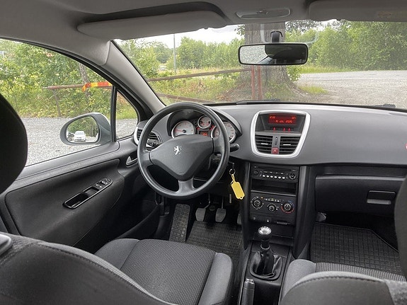 Peugeot 207 9 of 17