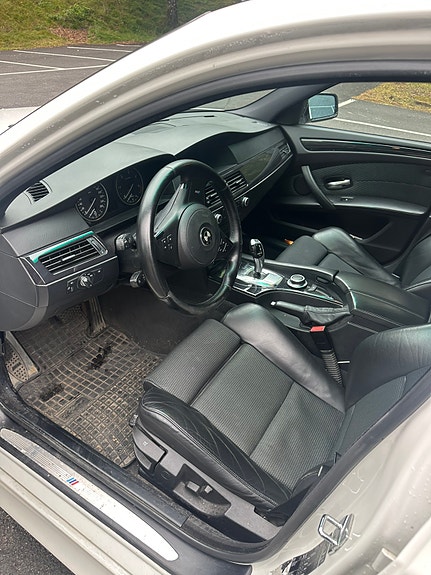 BMW 530d 4 of 6