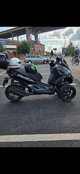 Piaggio MP3 300 HPE 2 of 3
