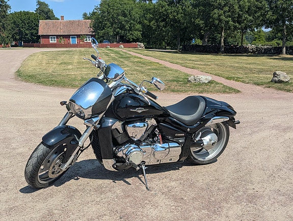 Suzuki VZR1800 Intruder 2 of 7