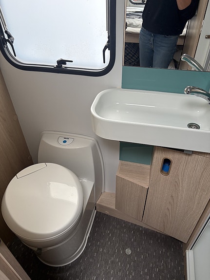 Adria Aviva 563 PT Barnkammarvagn Pluspaket Golvvärme 7 bäddar 11 of 12