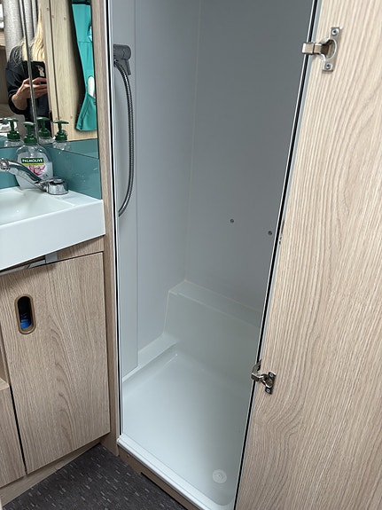 Adria Aviva 563 PT Barnkammarvagn Pluspaket Golvvärme 7 bäddar 12 of 12