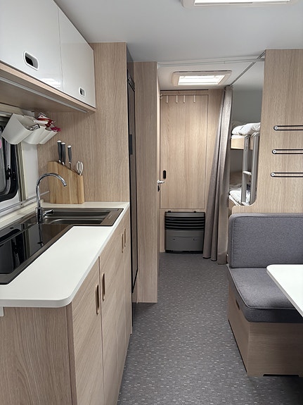 Adria Aviva 563 PT Barnkammarvagn Pluspaket Golvvärme 7 bäddar 4 of 12