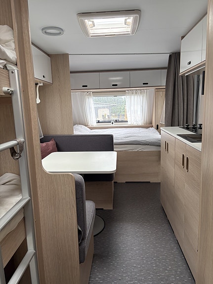Adria Aviva 563 PT Barnkammarvagn Pluspaket Golvvärme 7 bäddar 8 of 12