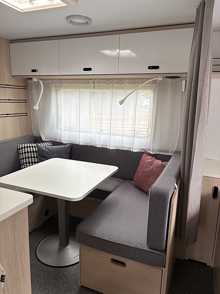 Adria Aviva 563 PT Barnkammarvagn Pluspaket Golvvärme 7 bäddar 5 of 12