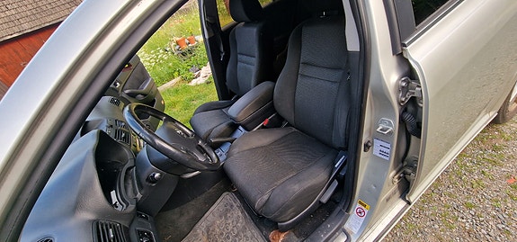 Toyota Avensis 5 of 5