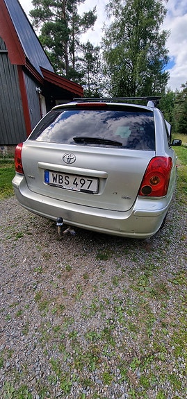 Toyota Avensis 3 of 5