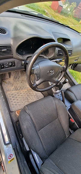 Toyota Avensis 8 of 13