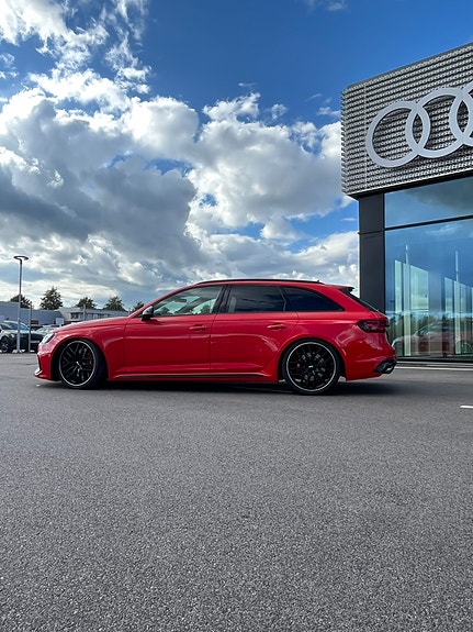 Audi RS4 2 of 4