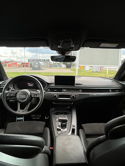 Audi RS4 4 of 4