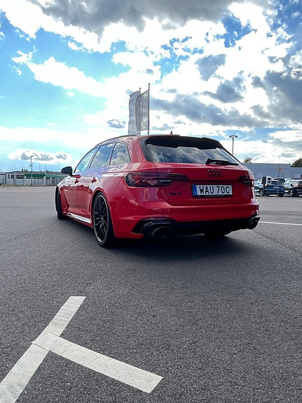 Audi RS4 3 of 4