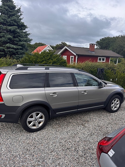 Volvo XC70 2 of 5