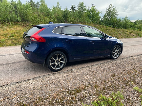 Volvo V40 3 of 5