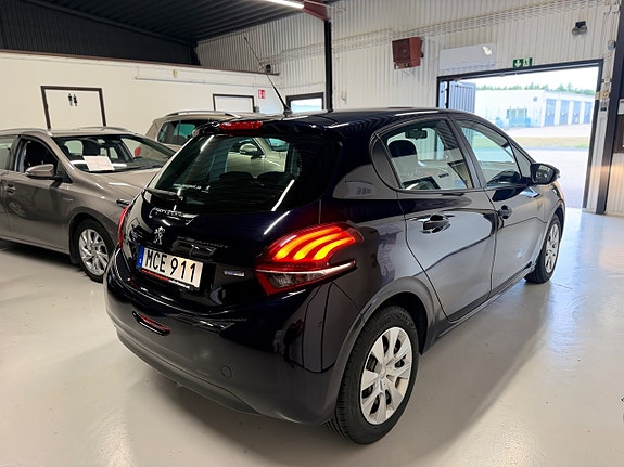 Peugeot 208 10 of 15