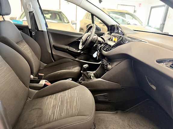 Peugeot 208 13 of 15