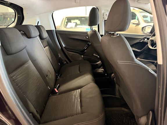 Peugeot 208 14 of 15