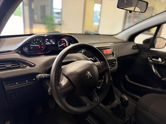 Peugeot 208 15 of 15
