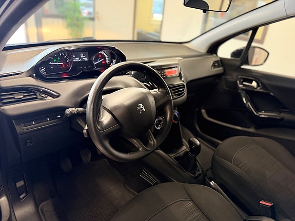 Peugeot 208 11 of 15