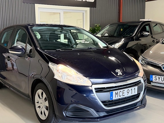 Peugeot 208 2 of 5