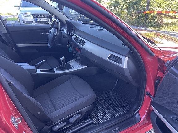 BMW 318i 13 of 25