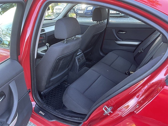 BMW 318i 16 of 25