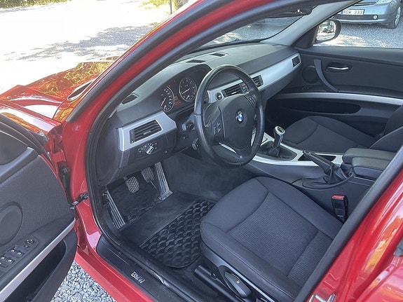 BMW 318i 14 of 25