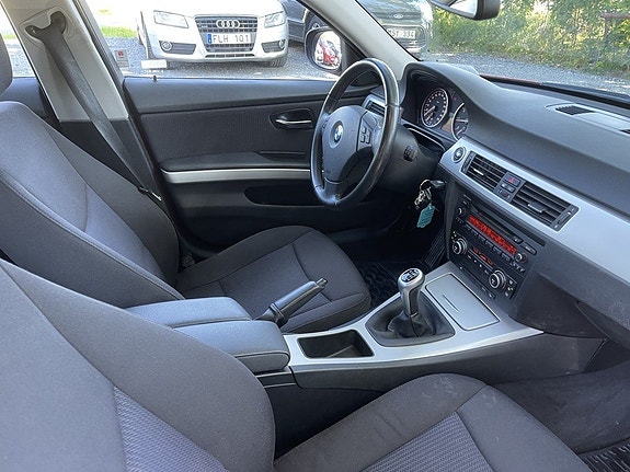 BMW 318i 12 of 25