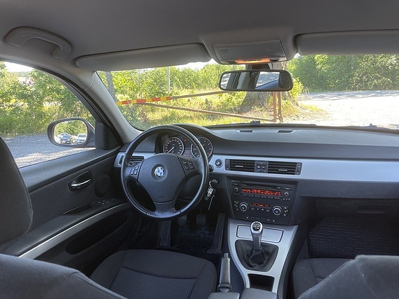 BMW 318i 11 of 25