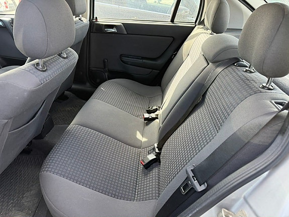 Opel Astra 2 of 5