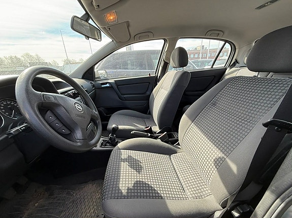 Opel Astra 4 of 5