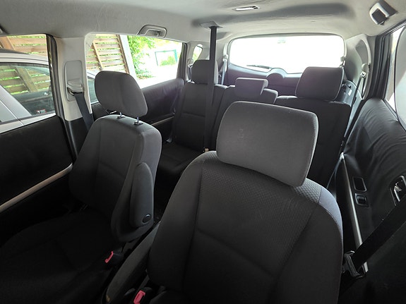 Toyota Corolla Verso 9 of 12