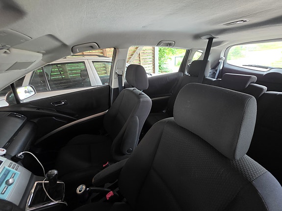 Toyota Corolla Verso 8 of 12