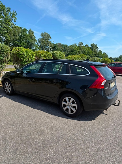 Volvo V60 2 of 6