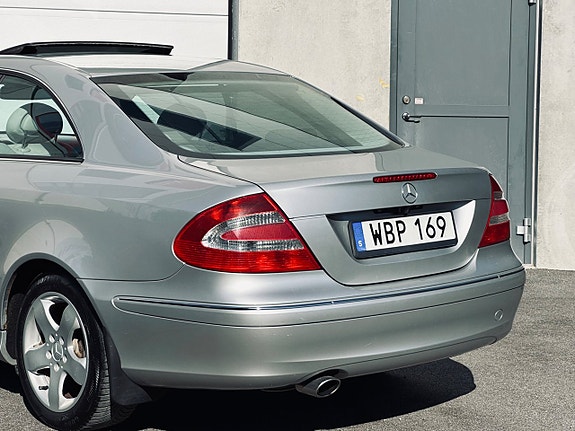 Mercedes-Benz CLK200 2 of 5