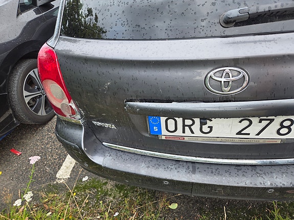 Toyota Avensis 4 of 5