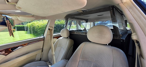 Mercedes-Benz E220 5 of 5