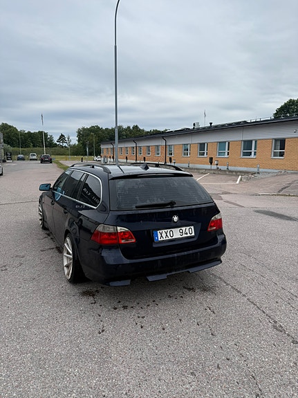 BMW 530d 4 of 5