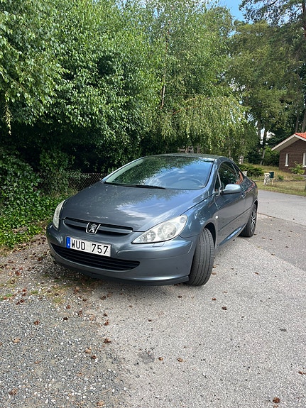 Peugeot 307 CC 2 of 5