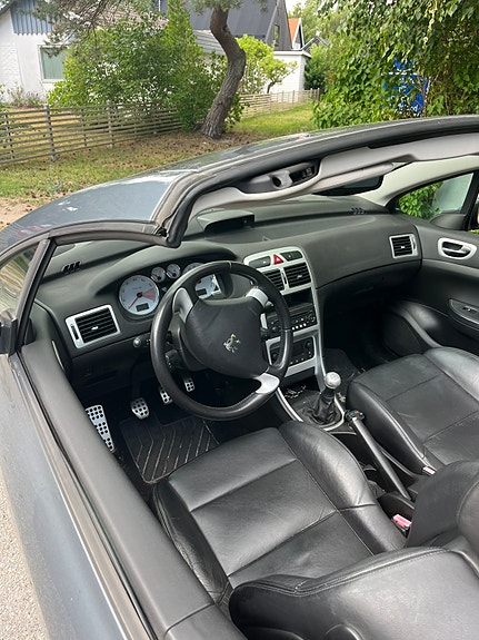 Peugeot 307 CC 9 of 13