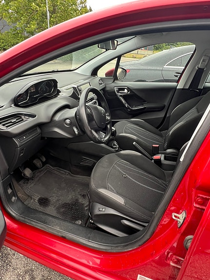 Peugeot 208 5 of 5
