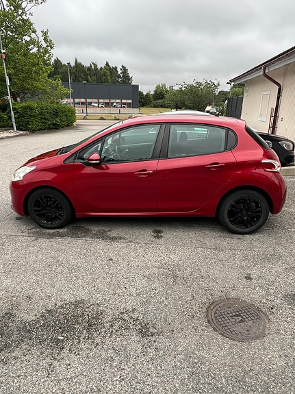 Peugeot 208 4 of 5