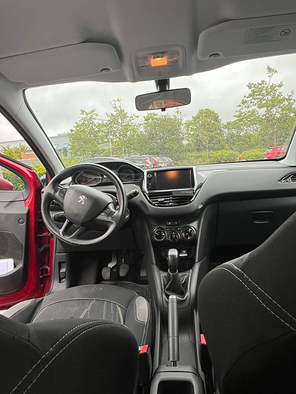 Peugeot 208 6 of 9