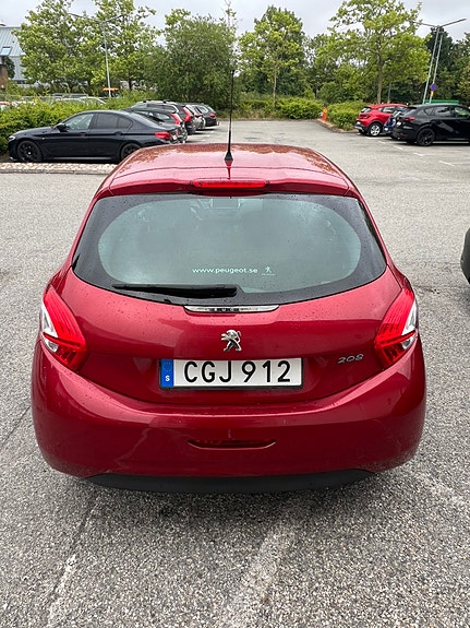 Peugeot 208 3 of 5