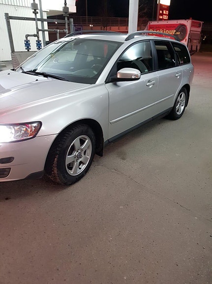 Volvo V50 4 of 5