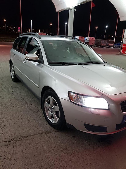 Volvo V50 2 of 5