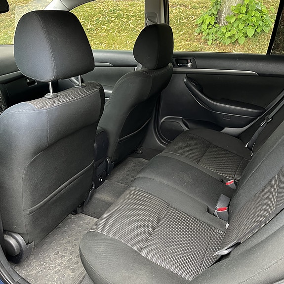 Toyota Avensis 9 of 9