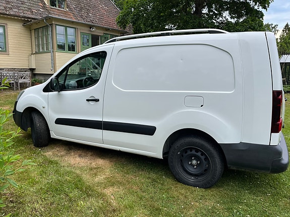 Peugeot Partner Electric 2 of 5