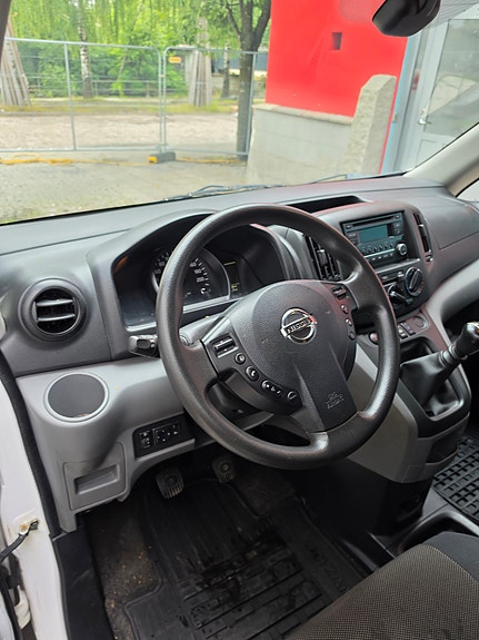 Nissan NV200 5 of 5