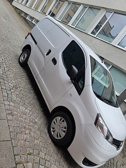 Nissan NV200 3 of 5